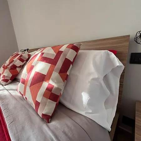 Апартаменты Happyhome Rivarolo 6 Posti Letto Ривароло-Канавезе